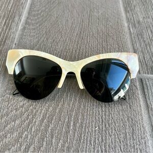 Victoria Beckham CAT 3 VBS91 C8 E Green Lens Beige Marble Sunglasses